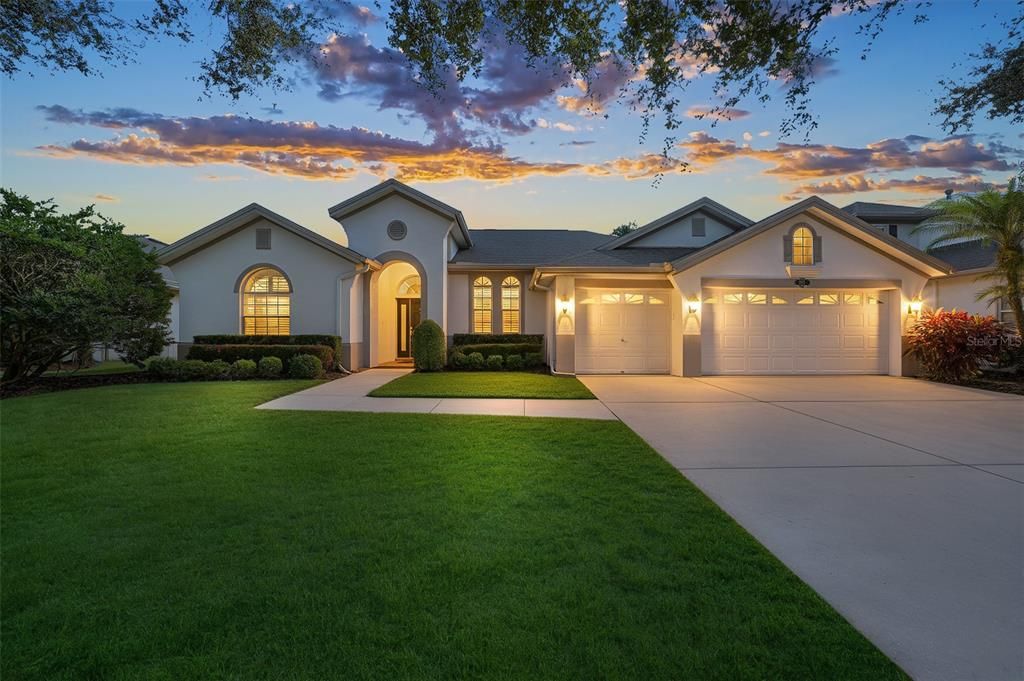 For Sale: $750,000 (4 beds, 2 baths, 2575 Square Feet)