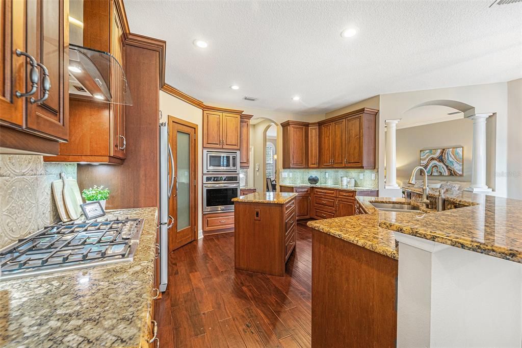 For Sale: $750,000 (4 beds, 2 baths, 2575 Square Feet)