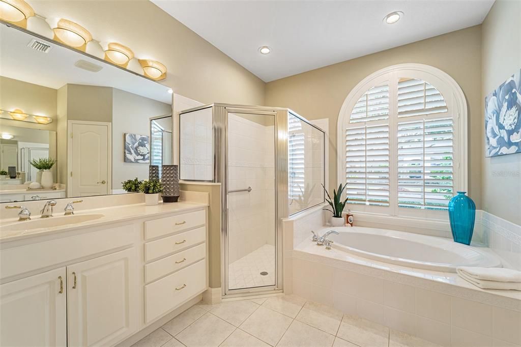 For Sale: $750,000 (4 beds, 2 baths, 2575 Square Feet)