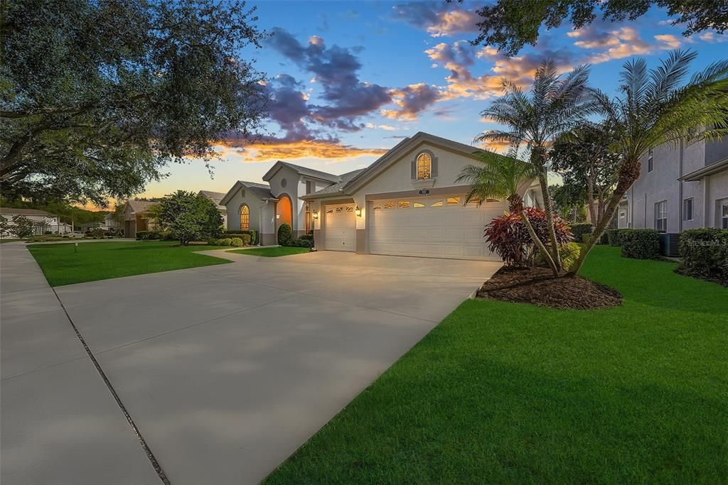 For Sale: $750,000 (4 beds, 2 baths, 2575 Square Feet)