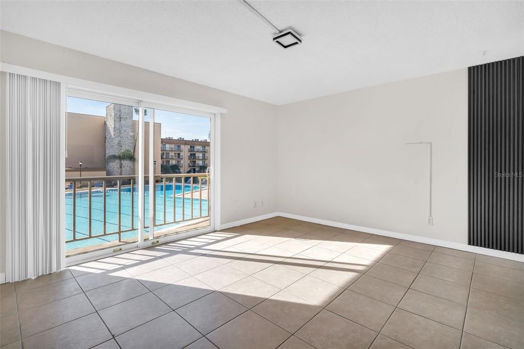 На продажу: $120,000 (1 спален, 1 ванн, 586 Квадратных фут)