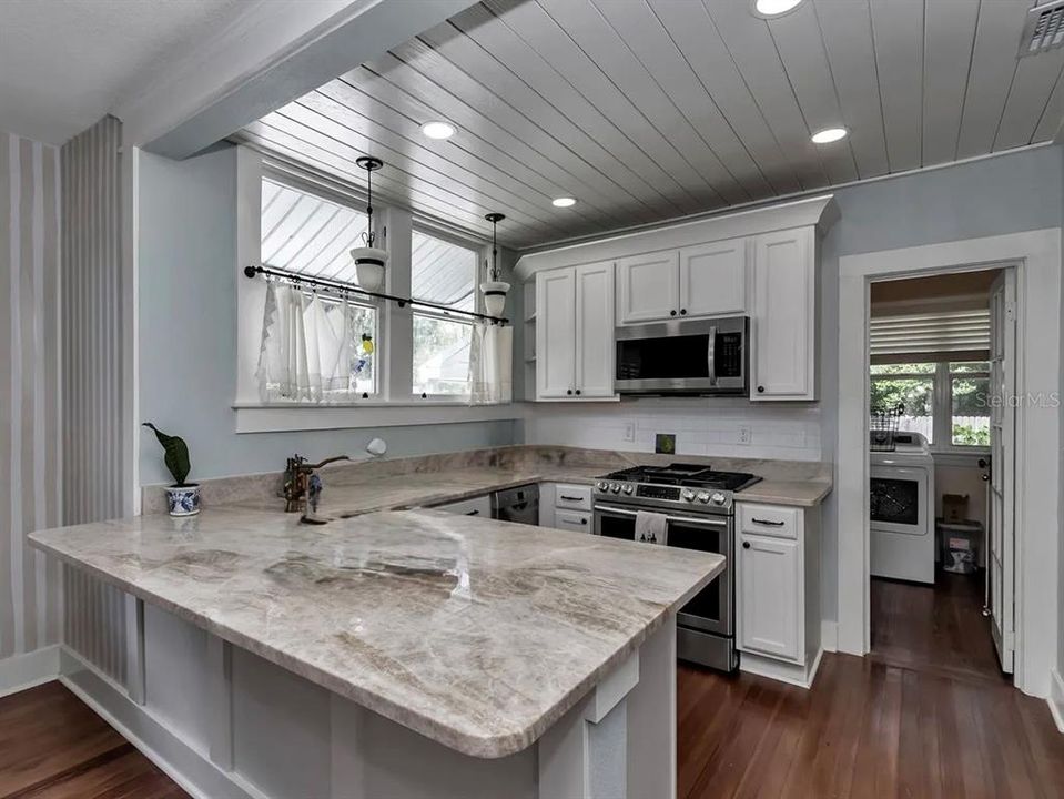 В аренду: $2,400 (2 спален, 2 ванн, 1432 Квадратных фут)