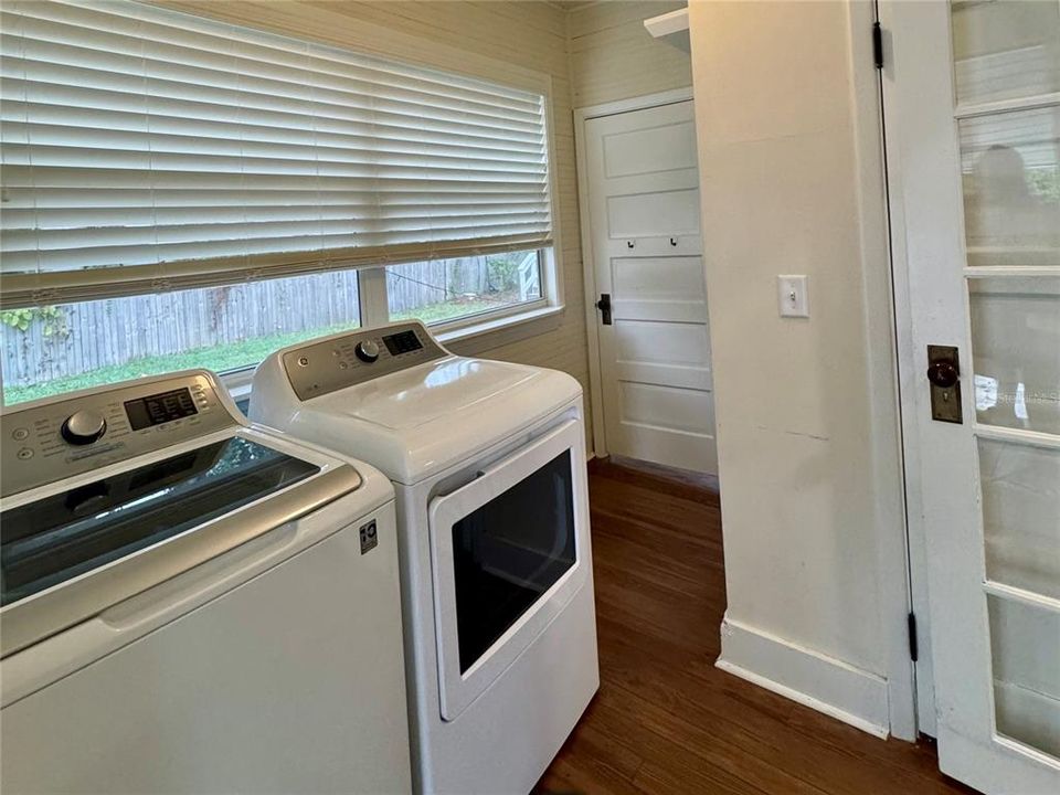 В аренду: $2,400 (2 спален, 2 ванн, 1432 Квадратных фут)