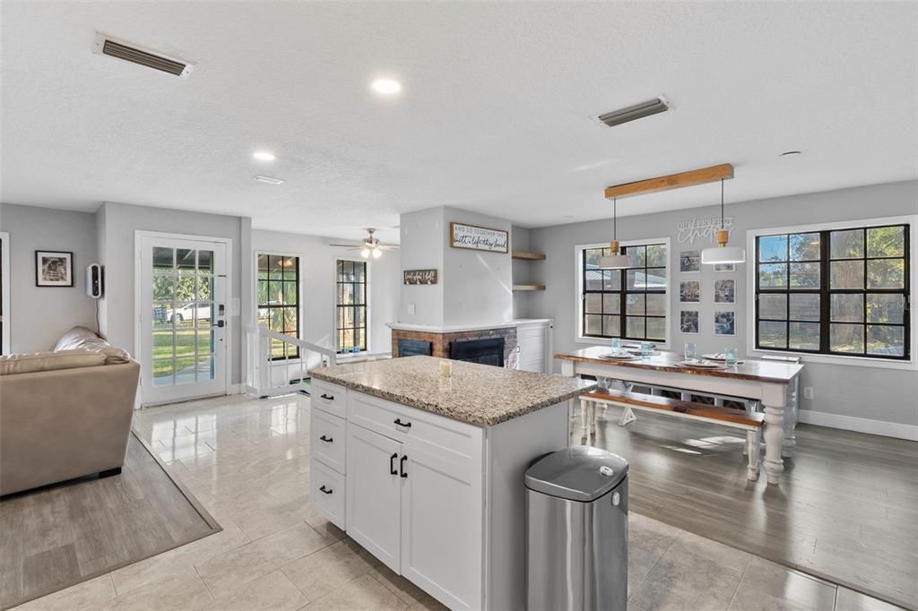 На продажу: $399,900 (3 спален, 3 ванн, 2089 Квадратных фут)