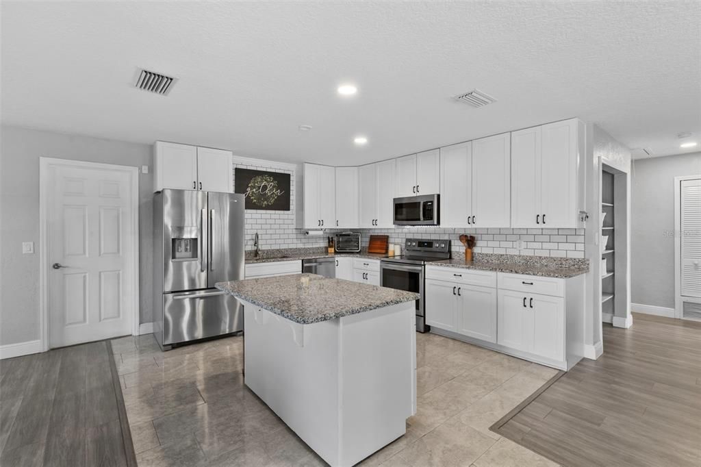 На продажу: $399,900 (3 спален, 3 ванн, 2089 Квадратных фут)