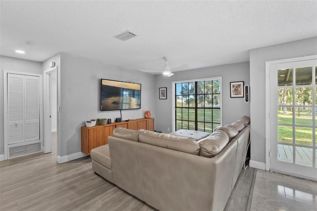 На продажу: $399,900 (3 спален, 3 ванн, 2089 Квадратных фут)