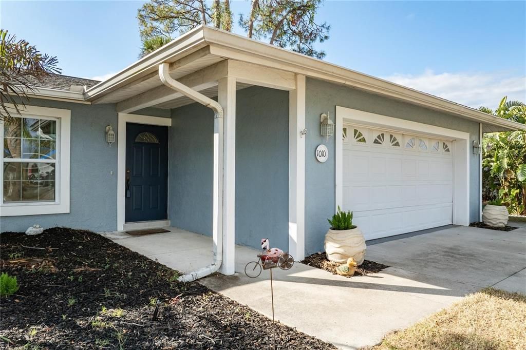 For Rent: $2,250 (3 beds, 2 baths, 1484 Square Feet)