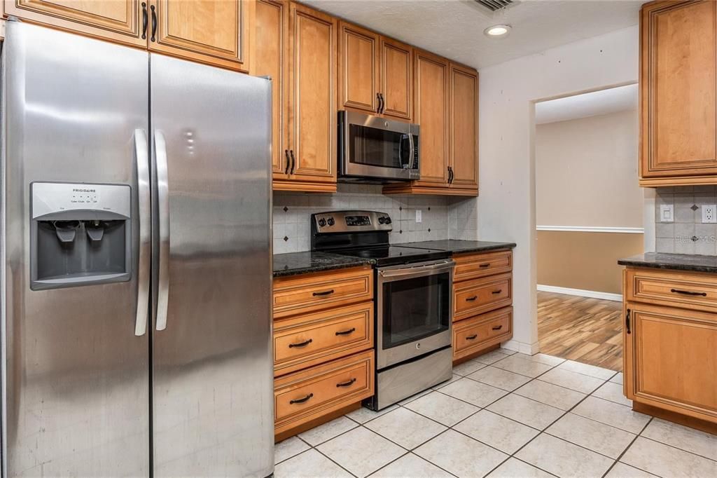 For Rent: $2,250 (3 beds, 2 baths, 1484 Square Feet)