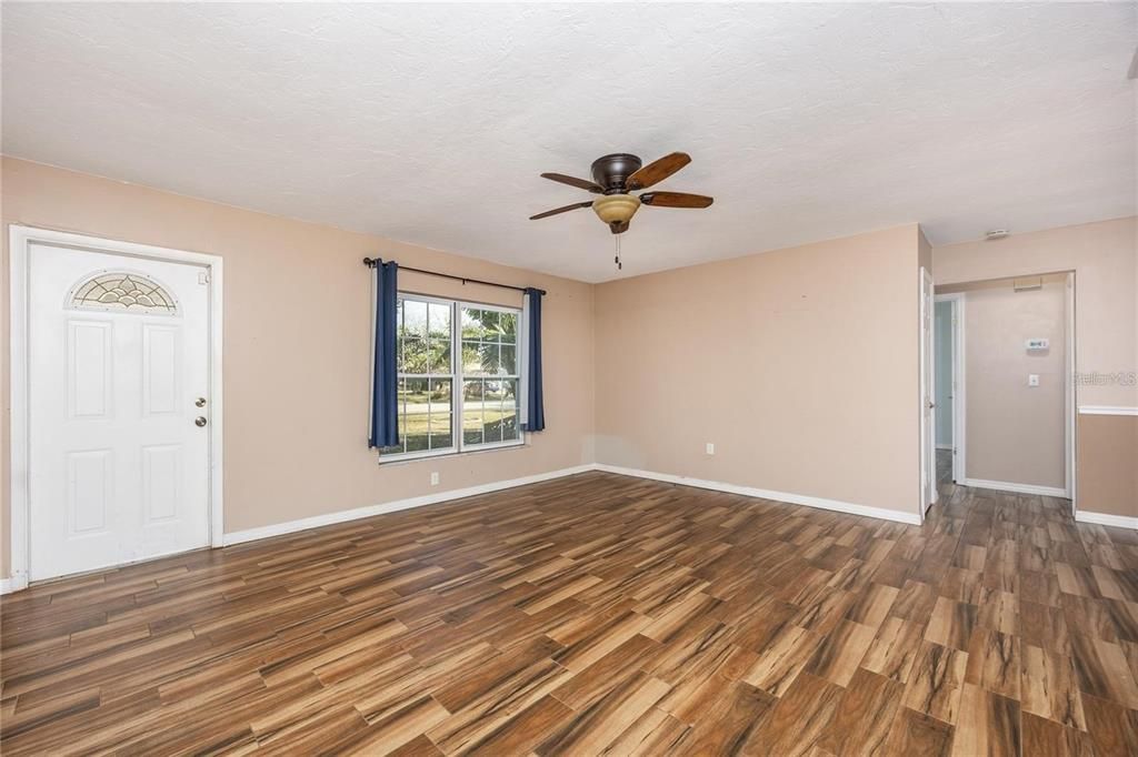 For Rent: $2,250 (3 beds, 2 baths, 1484 Square Feet)