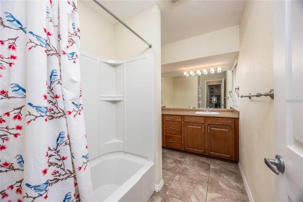 For Rent: $2,250 (3 beds, 2 baths, 1484 Square Feet)