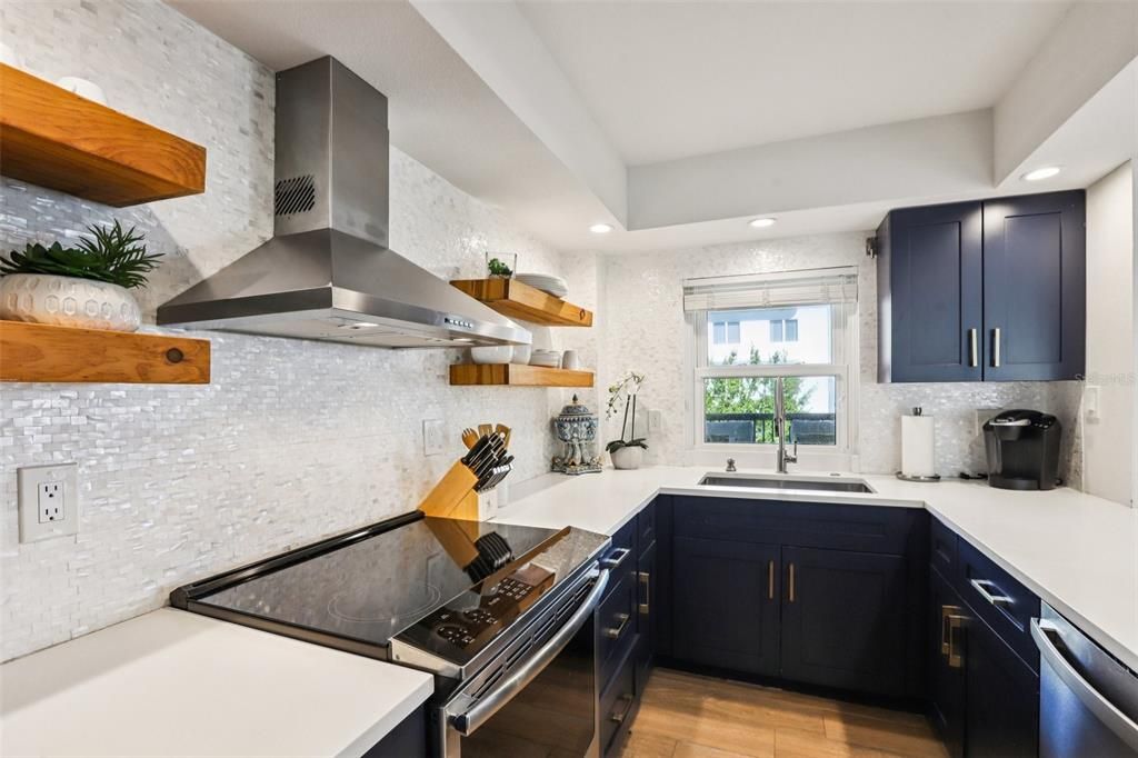 На продажу: $1,225,000 (3 спален, 2 ванн, 1345 Квадратных фут)