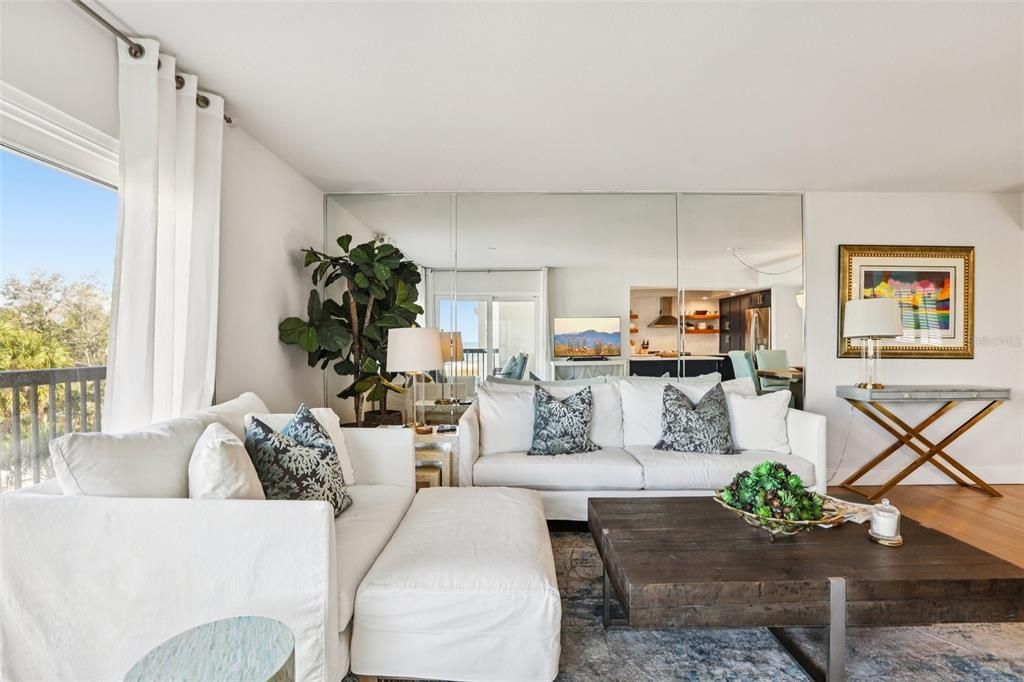 На продажу: $1,225,000 (3 спален, 2 ванн, 1345 Квадратных фут)