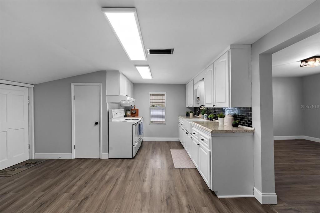 For Sale: $320,000 (3 beds, 1 baths, 1807 Square Feet)