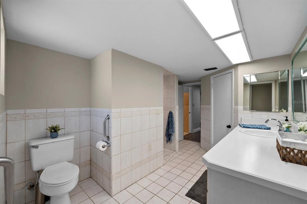 For Sale: $320,000 (3 beds, 1 baths, 1807 Square Feet)