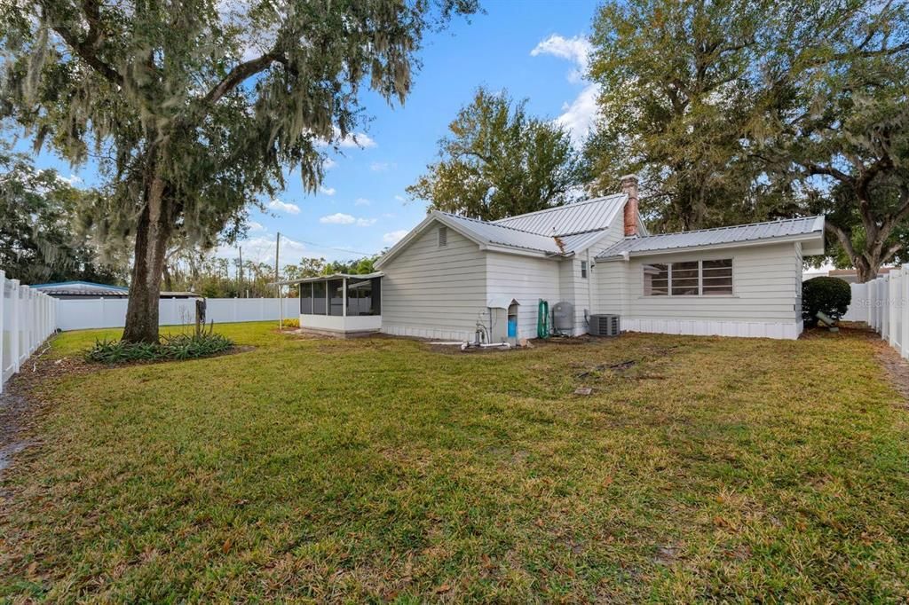 For Sale: $320,000 (3 beds, 1 baths, 1807 Square Feet)