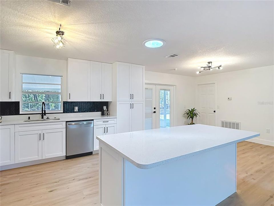 For Sale: $369,900 (3 beds, 2 baths, 1512 Square Feet)