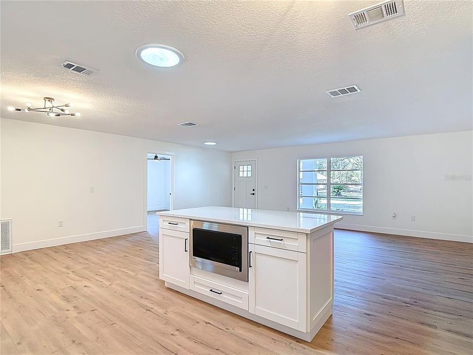 For Sale: $369,900 (3 beds, 2 baths, 1512 Square Feet)