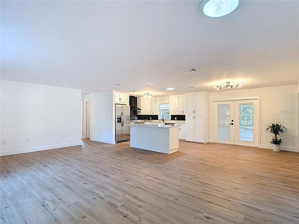 For Sale: $369,900 (3 beds, 2 baths, 1512 Square Feet)