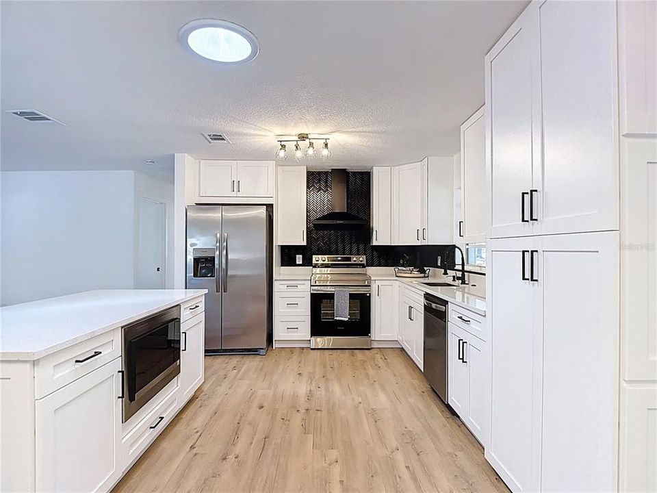 For Sale: $369,900 (3 beds, 2 baths, 1512 Square Feet)