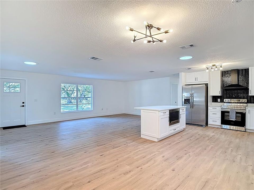 For Sale: $369,900 (3 beds, 2 baths, 1512 Square Feet)