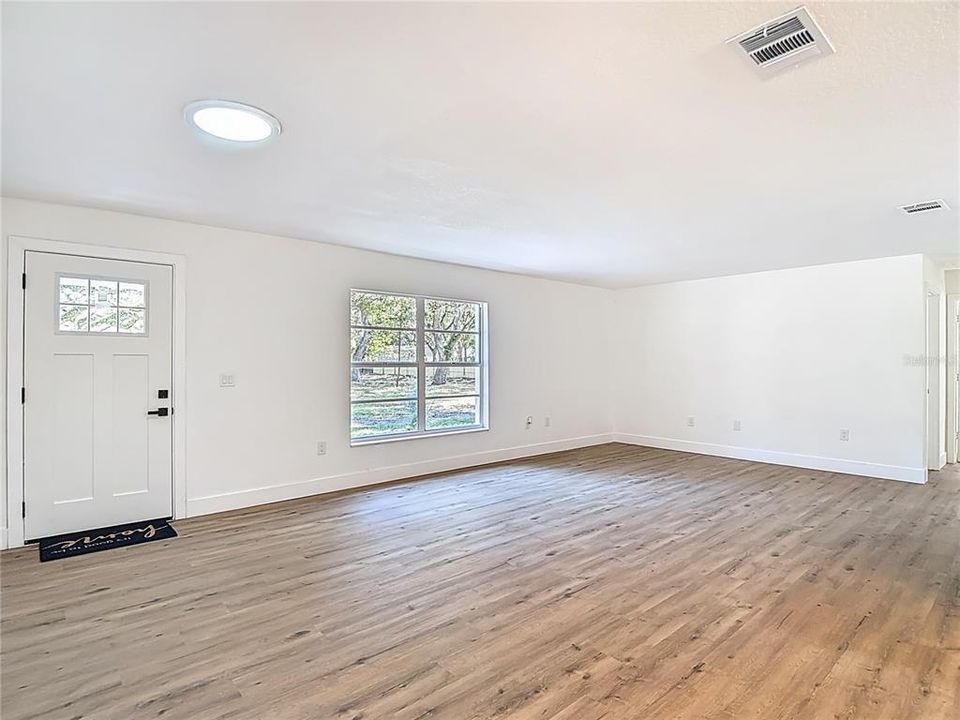 For Sale: $369,900 (3 beds, 2 baths, 1512 Square Feet)