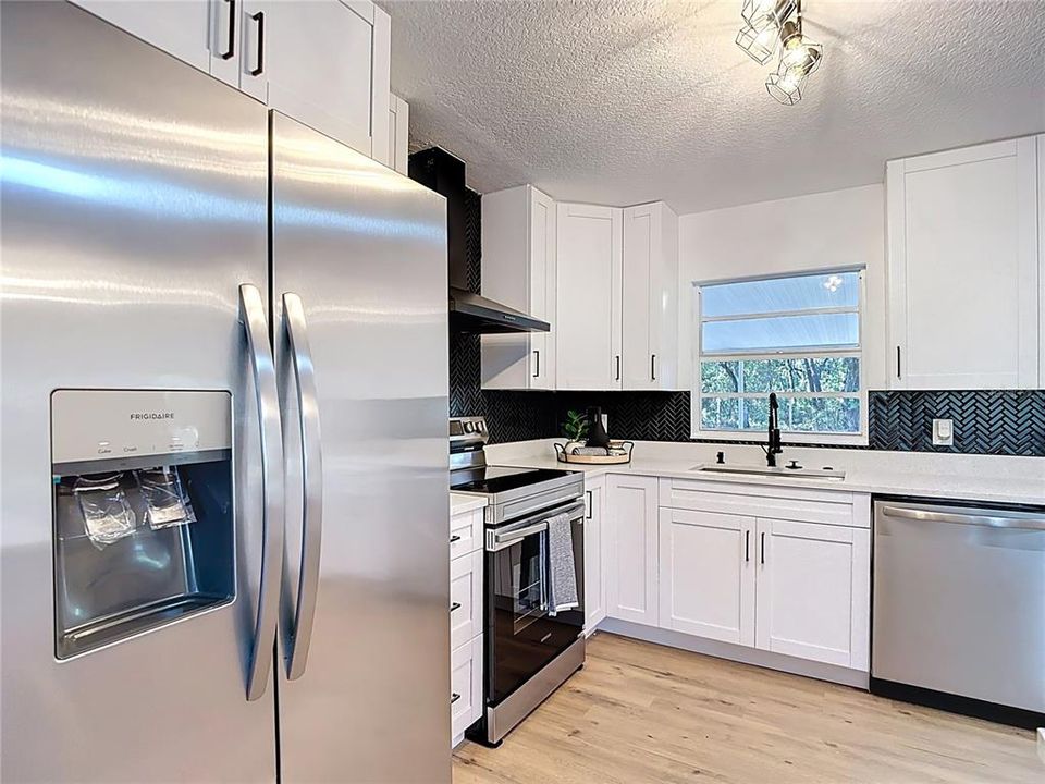 For Sale: $369,900 (3 beds, 2 baths, 1512 Square Feet)