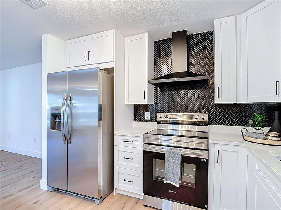 For Sale: $369,900 (3 beds, 2 baths, 1512 Square Feet)