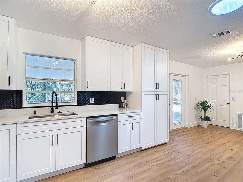 For Sale: $369,900 (3 beds, 2 baths, 1512 Square Feet)