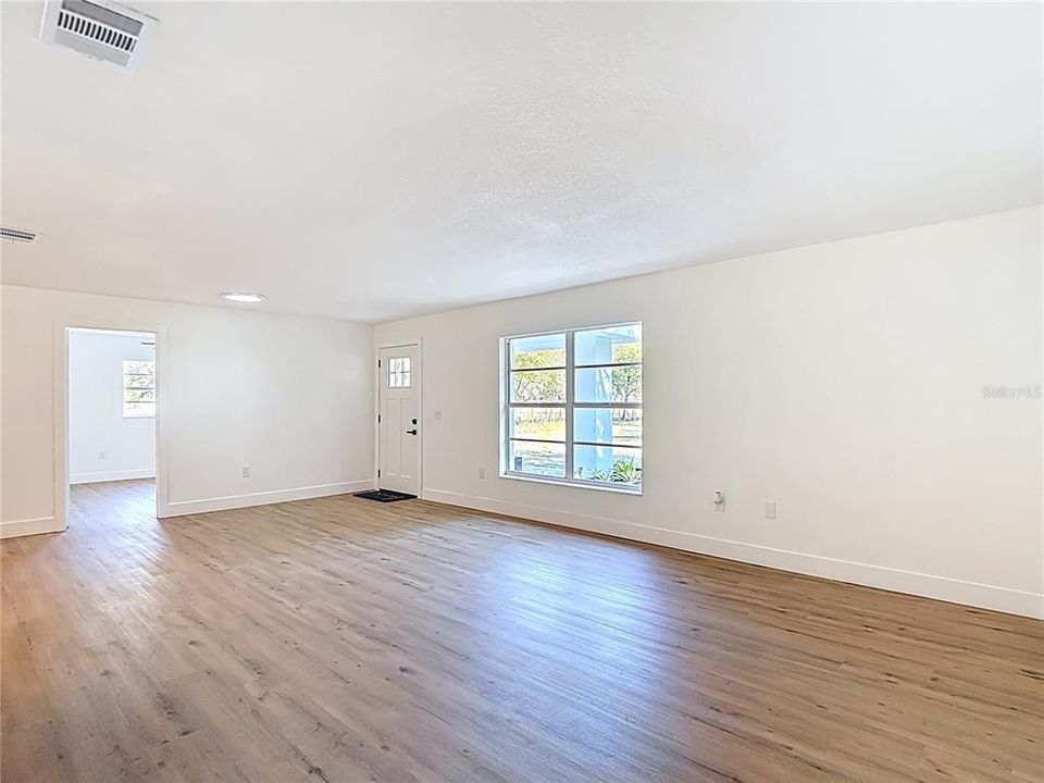 For Sale: $369,900 (3 beds, 2 baths, 1512 Square Feet)