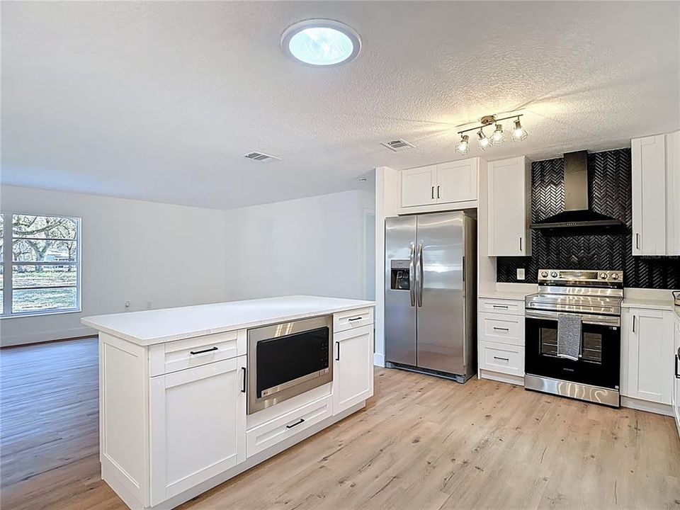 For Sale: $369,900 (3 beds, 2 baths, 1512 Square Feet)