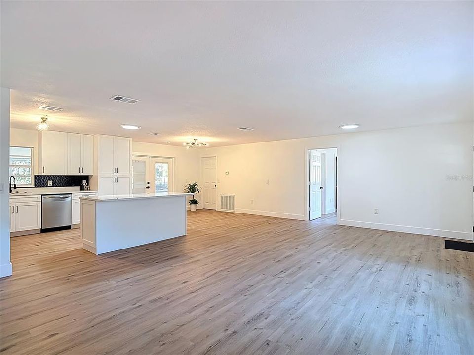 For Sale: $369,900 (3 beds, 2 baths, 1512 Square Feet)