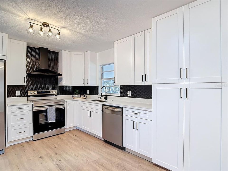 For Sale: $369,900 (3 beds, 2 baths, 1512 Square Feet)