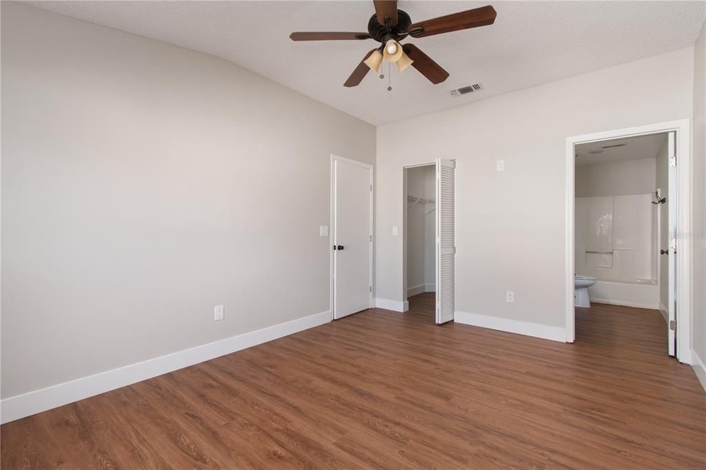 For Sale: $349,900 (3 beds, 2 baths, 1406 Square Feet)