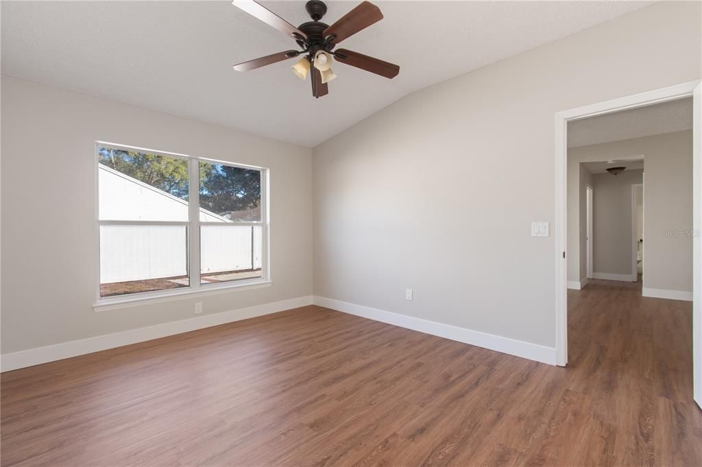 For Sale: $349,900 (3 beds, 2 baths, 1406 Square Feet)