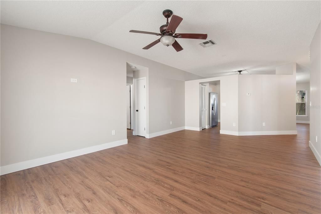 For Sale: $349,900 (3 beds, 2 baths, 1406 Square Feet)