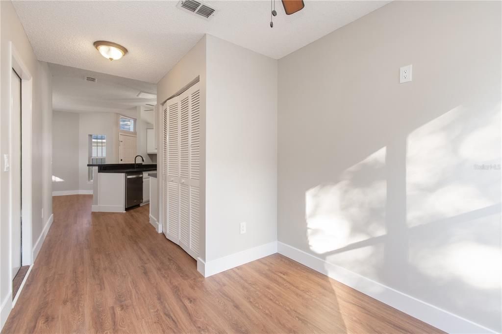 For Sale: $349,900 (3 beds, 2 baths, 1406 Square Feet)