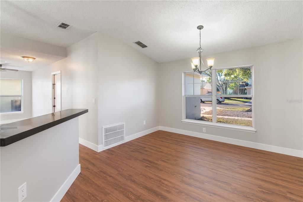 For Sale: $349,900 (3 beds, 2 baths, 1406 Square Feet)