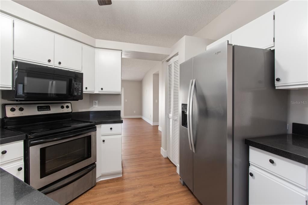 For Sale: $349,900 (3 beds, 2 baths, 1406 Square Feet)