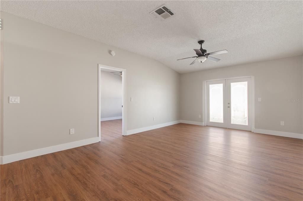 For Sale: $349,900 (3 beds, 2 baths, 1406 Square Feet)