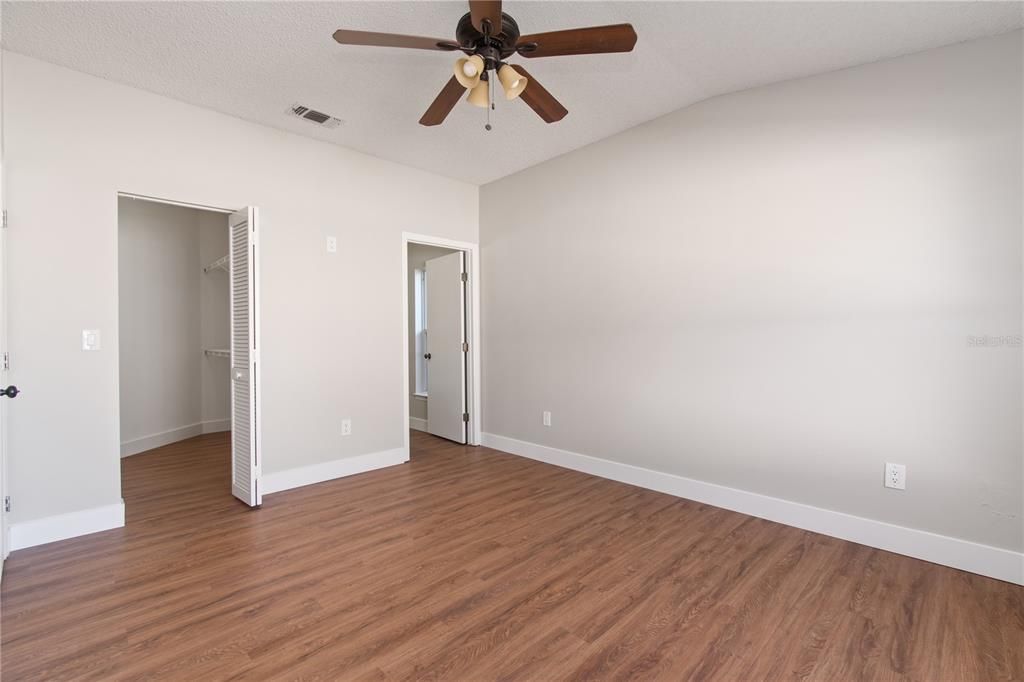 For Sale: $349,900 (3 beds, 2 baths, 1406 Square Feet)