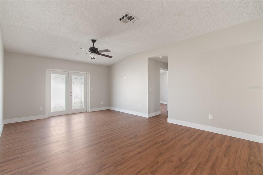 For Sale: $349,900 (3 beds, 2 baths, 1406 Square Feet)