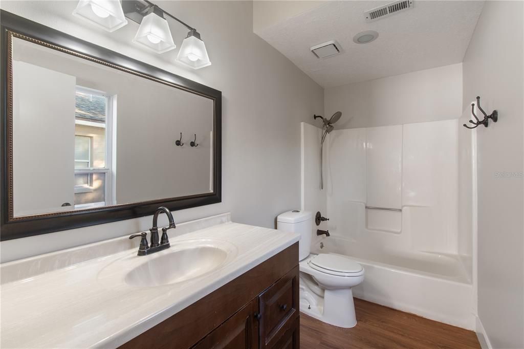 For Sale: $349,900 (3 beds, 2 baths, 1406 Square Feet)