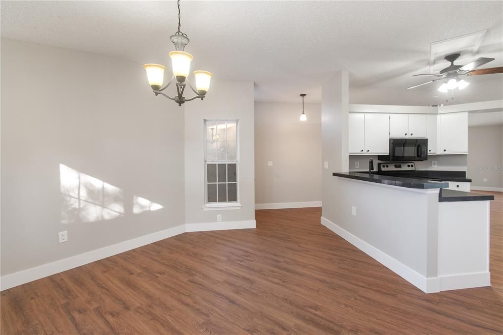For Sale: $349,900 (3 beds, 2 baths, 1406 Square Feet)