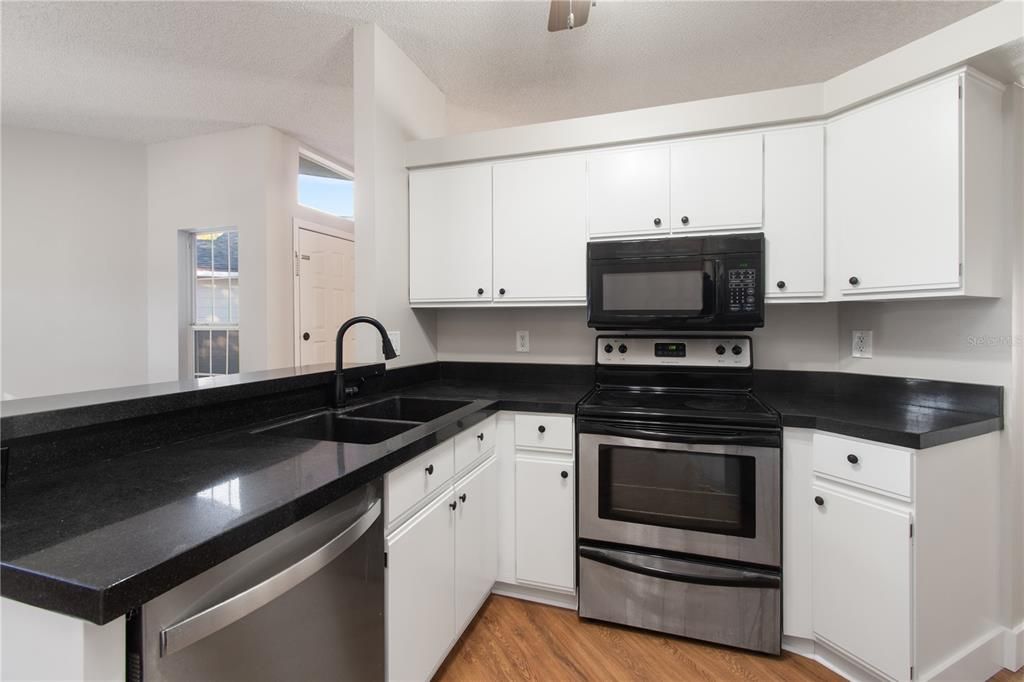 For Sale: $349,900 (3 beds, 2 baths, 1406 Square Feet)