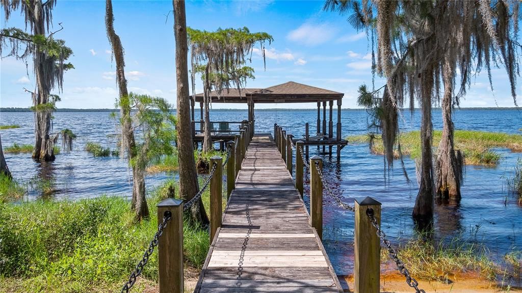 For Sale: $1,350,000 (3 beds, 3 baths, 2919 Square Feet)