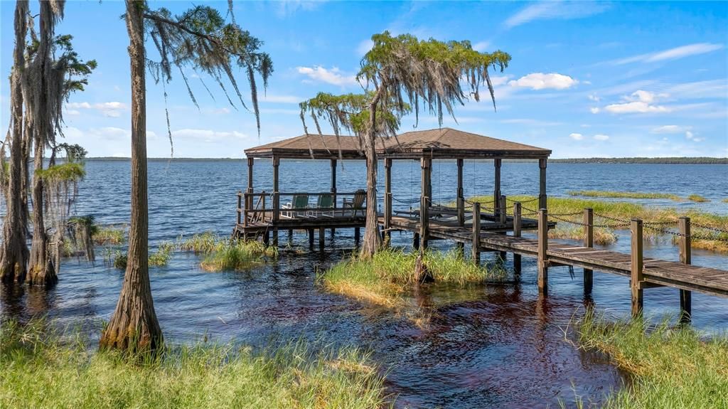 For Sale: $1,350,000 (3 beds, 3 baths, 2919 Square Feet)