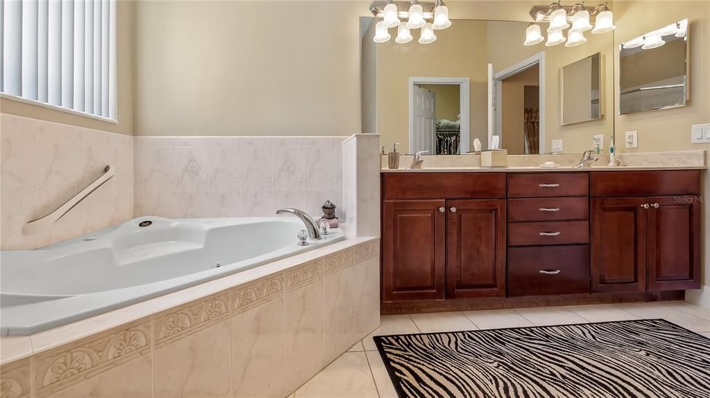 For Sale: $1,350,000 (3 beds, 3 baths, 2919 Square Feet)