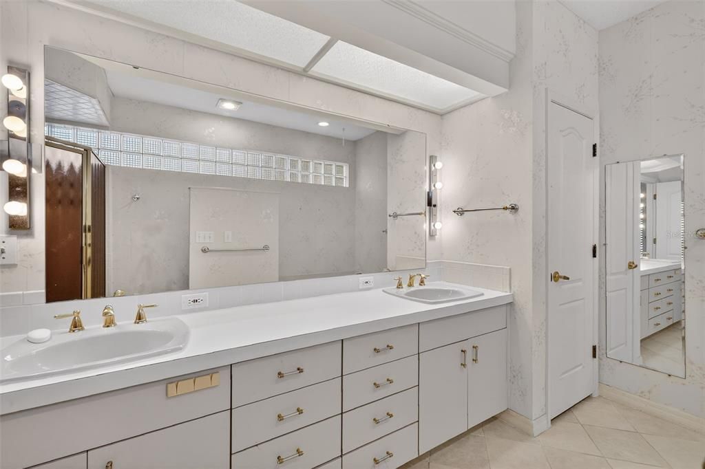 For Sale: $560,000 (3 beds, 2 baths, 2970 Square Feet)