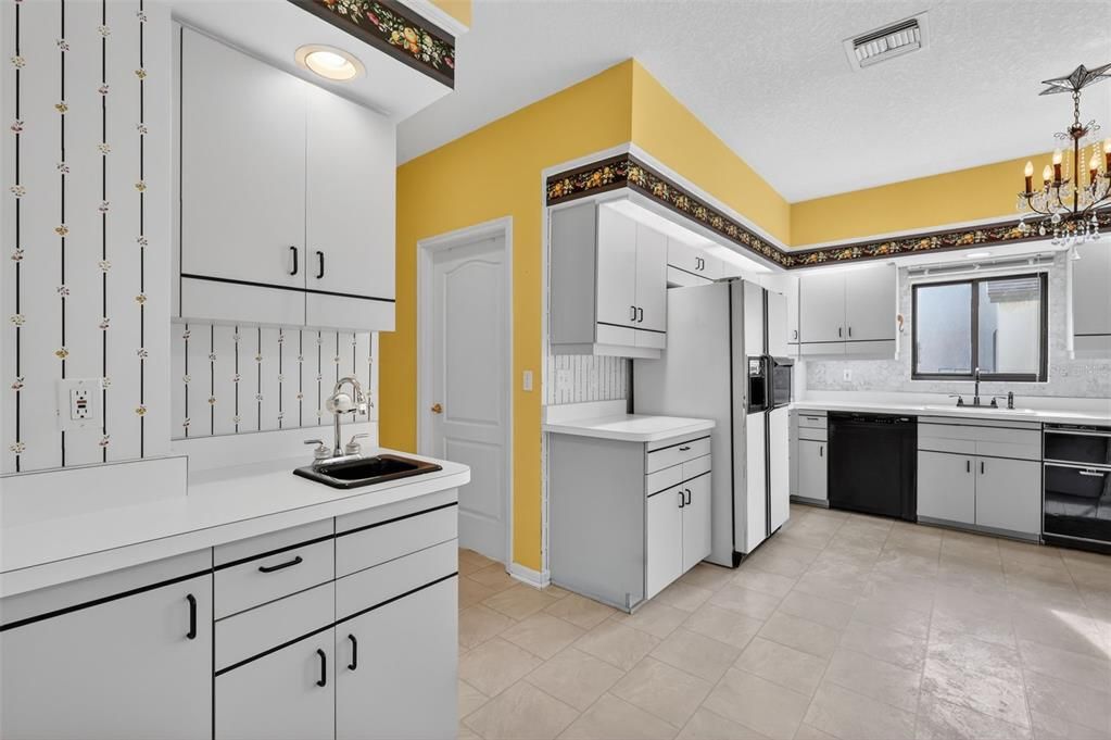 For Sale: $560,000 (3 beds, 2 baths, 2970 Square Feet)