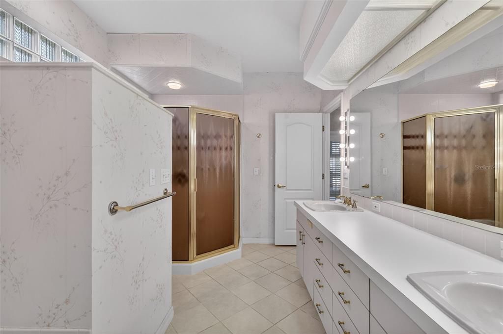 For Sale: $560,000 (3 beds, 2 baths, 2970 Square Feet)